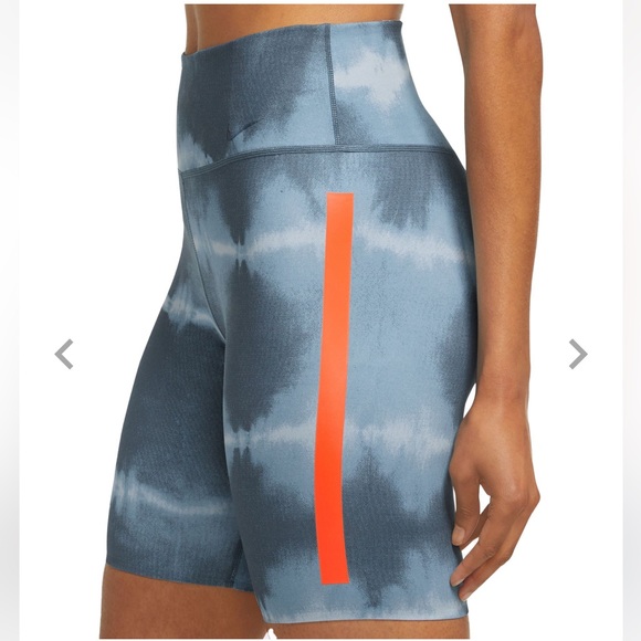 Nike Women's One Luxe Dri-FIT 7" Mid-Rise Printed Training Shorts DO7814-058 - Picture 2 of 4